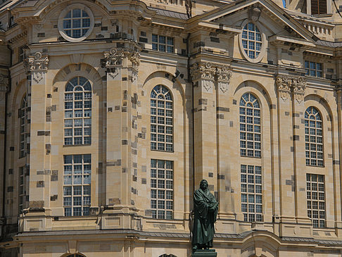 Lutherdenkmal vor der Frauenkirche Fotos