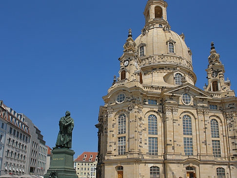 Lutherdenkmal vor der Frauenkirche Foto 