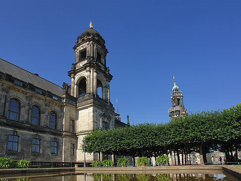 Foto Teich vor dem Gericht - Dresden