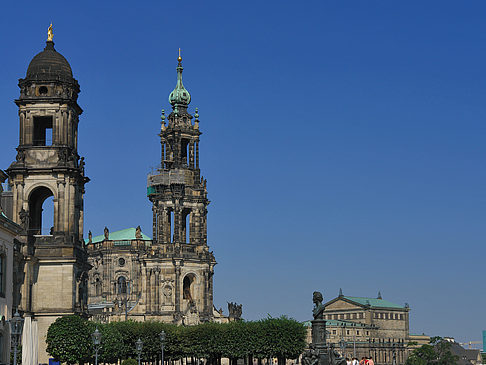 Oberlandesgericht mit Hofkirche Fotos