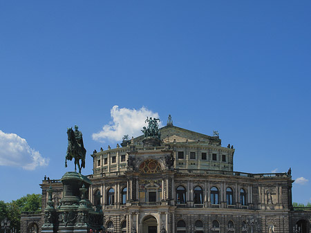 Foto König-Johann-Statue mit Semperoper
