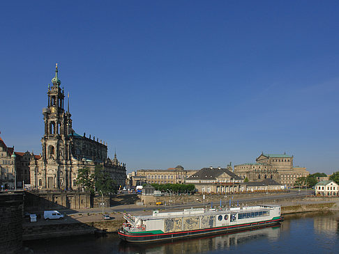 Blick auf den Theaterplatz