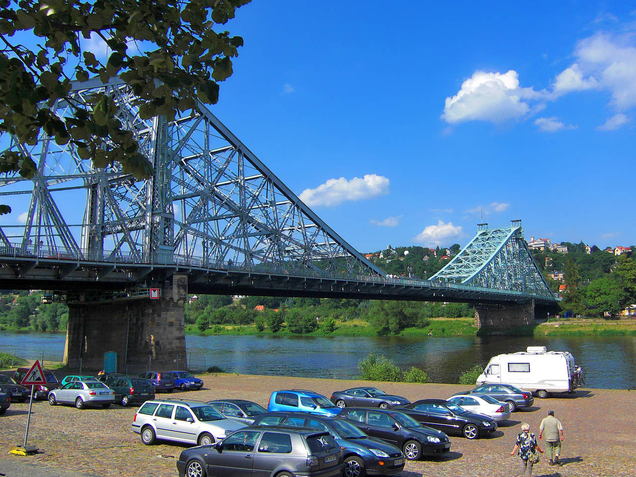  Impressionen Sehenswürdigkeit  Die Loschwitzer Brücke ist unter dem Namen Blaues Wunder besser bekannt